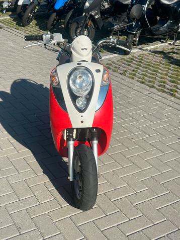 Sym mio 50 lage km stand beschikbaar voor biedingen