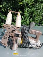 Antieke zakken naaimachine, Ophalen