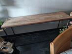 Sidetable met hout en zwart onderstel., Huis en Inrichting, Tafels | Sidetables, Ophalen, 100 tot 150 cm, Zo goed als nieuw, 25 tot 50 cm