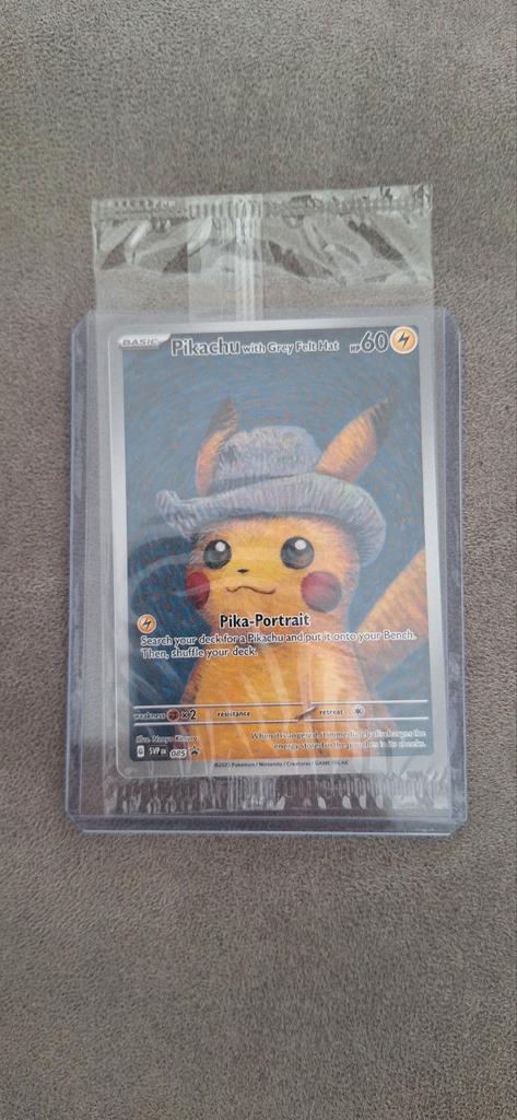 Pikachu with grey felt hat - 2 beschikbaar, Hobby en Vrije tijd, Verzamelkaartspellen | Pokémon, Zo goed als nieuw, Ophalen of Verzenden