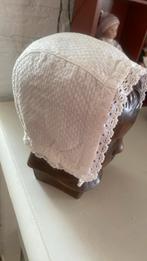 2 oude katoenen poppenmutsjes, Ophalen of Verzenden
