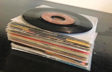 Partij van 35 vinyl singles beschikbaar voor biedingen