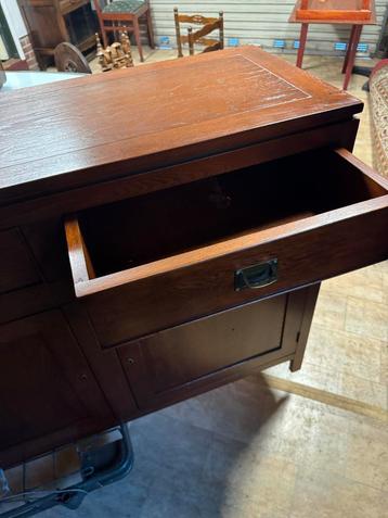 Mooie houten dressoir met lades en deuren beschikbaar voor biedingen