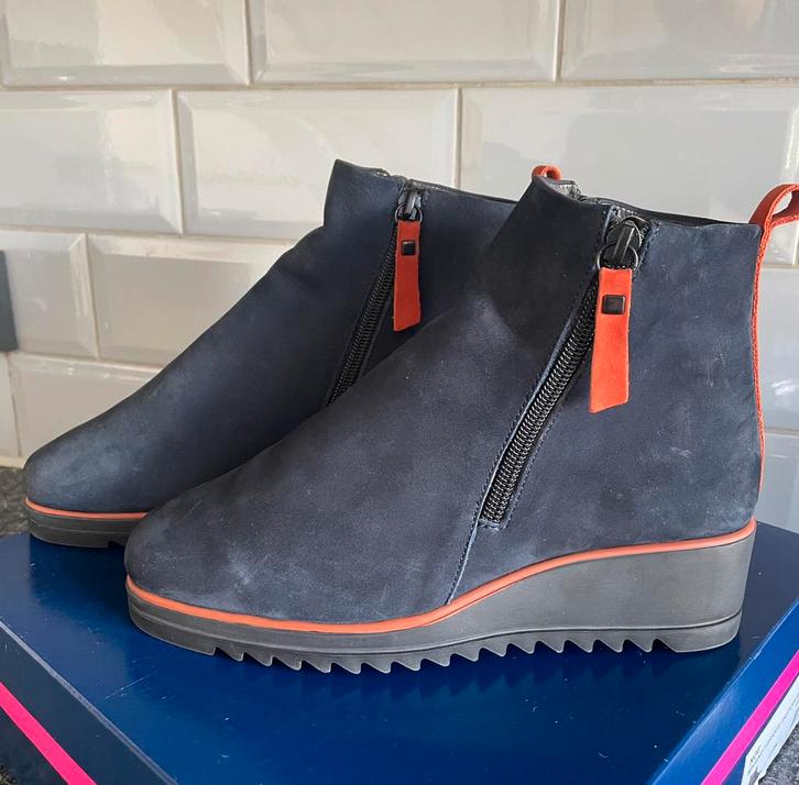 Hirica enkellaarsjes mt 37 blauw suède, Kleding | Dames, Schoenen, Zo goed als nieuw, Lage of Enkellaarzen, Blauw, Ophalen of Verzenden