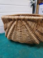 rustieke rieten mand vintage, Huis en Inrichting, Woonaccessoires | Schalen en Manden, Ophalen of Verzenden, 'T Olde Gre-j, Info@toldegrej.nl