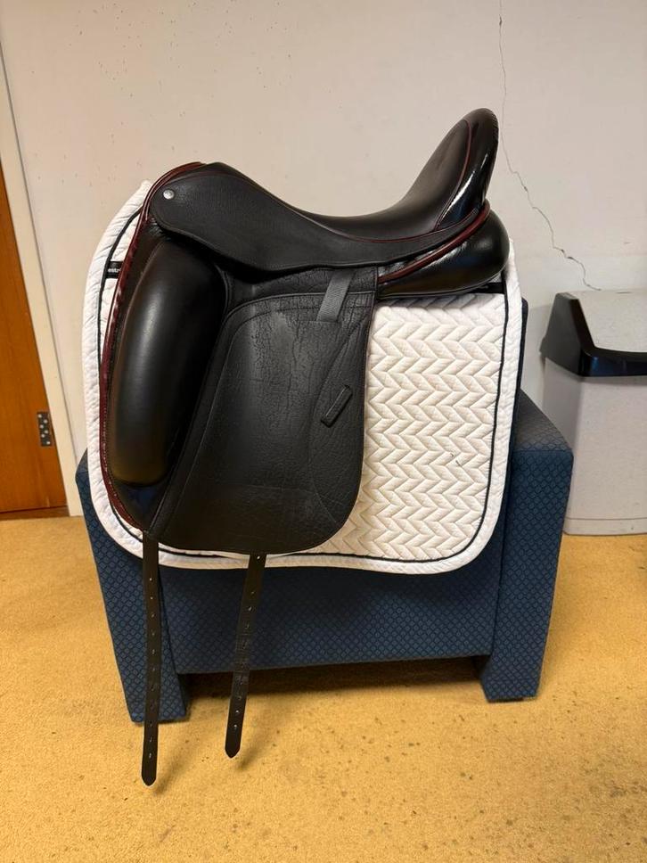 CUSTOM ICON Coda 17,5 inch LAK croco Dressuurzadel Medium!, Dieren en Toebehoren, Paarden en Pony's | Zadels, Zo goed als nieuw