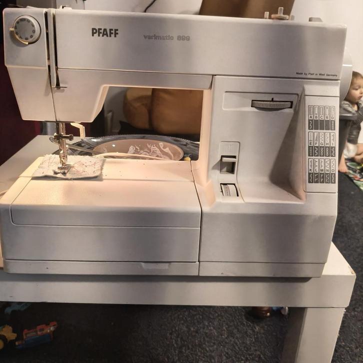 Nette PFAFF varimatic 899 Naaimachine - Weinig Gebruikt!, Hobby en Vrije tijd, Naaimachines en Toebehoren, Gebruikt, Naaimachine