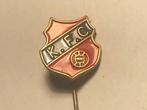 Metalen KFC KOOG a/d ZAAN VOETBALCLUB Speld (Rood/Zwart)., Verzenden, Zo goed als nieuw, Sport, Speldje of Pin