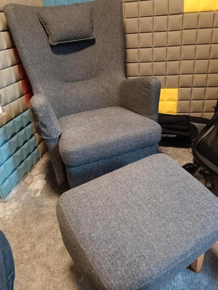 Relax fautuil grijs stof met hocker, Huis en Inrichting, Fauteuils, Zo goed als nieuw, Stof, 50 tot 75 cm, 75 tot 100 cm, Ophalen