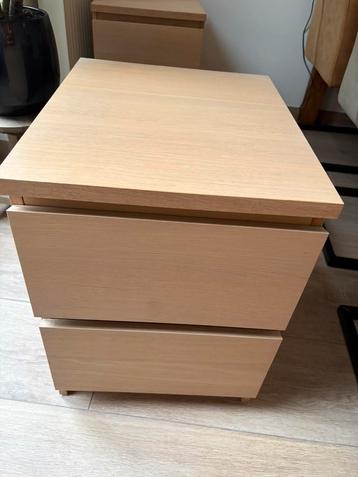 2 Malm nachtkastjes licht eiken