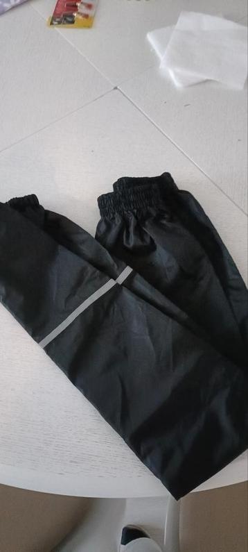 Regenbroek Maat 152 beschikbaar voor biedingen