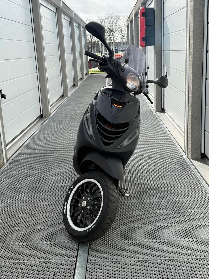 Piaggio Zip 183cc brom stage 1, Fietsen en Brommers, Scooters | Piaggio, Zo goed als nieuw, Zip, Benzine, Ophalen