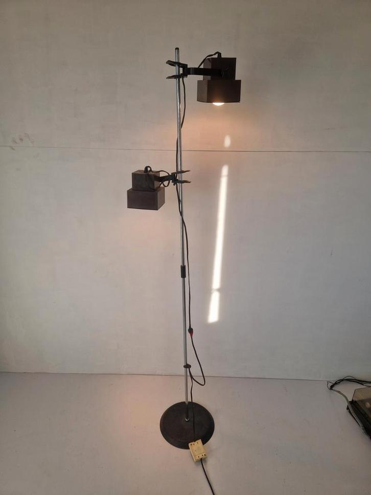Raak vloerlamp vintage design., Huis en Inrichting, Lampen | Vloerlampen, Gebruikt, Metaal, Ophalen of Verzenden