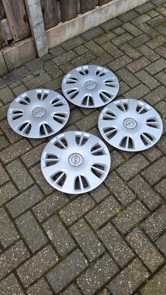 Nette opelwieldoppen plus 3 aanhanger wielen 10 inch., Auto diversen, Wieldoppen, Ophalen of Verzenden