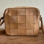 Prachtige leren schoudertas met vlechtwerk van Burkely, Sieraden, Tassen en Uiterlijk, Tassen | Schoudertassen, Ophalen of Verzenden