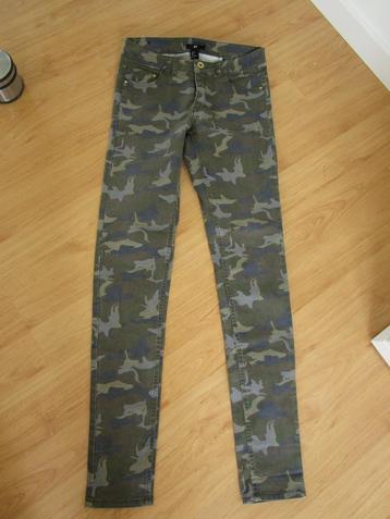 H&M Divided - toffe broek met legerprint - damesmaat 36