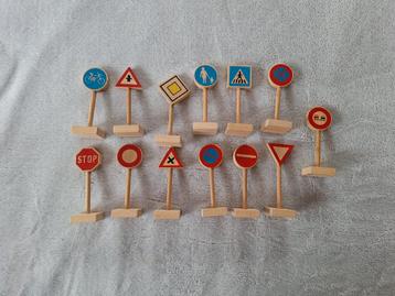 Set houten verkeersborden tbv goed doel beschikbaar voor biedingen