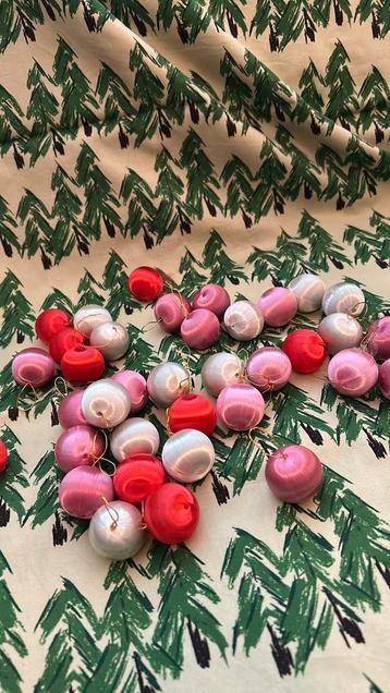 35 vintage satijn zijde draad kerstballetjes wit roze rood beschikbaar voor biedingen