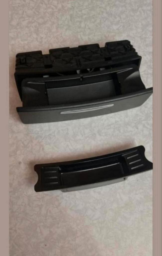 ONGEBRUIKTE ACHTER ASBAK + INLEG ASBAK BMW E90 E91, Auto diversen, Overige Auto diversen, Ophalen of Verzenden