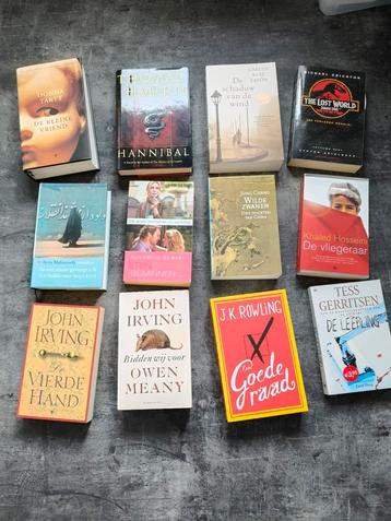 Verschillende soorten boeken te koop beschikbaar voor biedingen