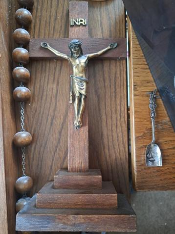 Kruisbeeld met Jezus beschikbaar voor biedingen