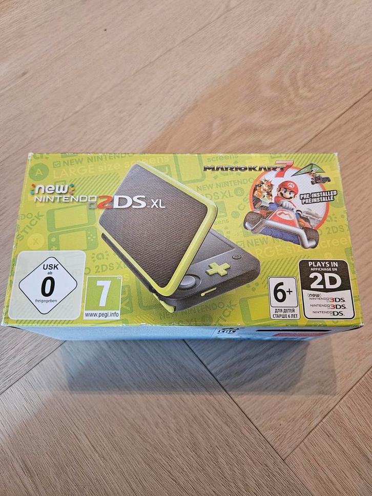 New 2DS XL + Mario Kart 7 + 2 spellen, Spelcomputers en Games, Spelcomputers | Nintendo 2DS en 3DS, Zo goed als nieuw, 2DS XL