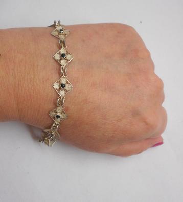 Zilveren verstelbare armband filigrain met steentjes nr.382 beschikbaar voor biedingen
