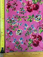 Roze velours stof met rozenprint - 140x60 cm, Hobby en Vrije tijd, Stoffen en Lappen, Overige materialen, 120 cm of meer, Nieuw