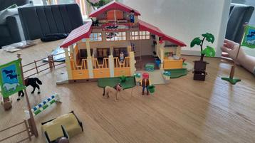 Playmobil manege , buiten manege, paarden was straat en meer