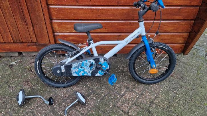 Jongens fiets met zij wieltjes, Fietsen en Brommers, Fietsen | Kinderfietsjes, Zo goed als nieuw, Minder dan 16 inch, Ophalen of Verzenden