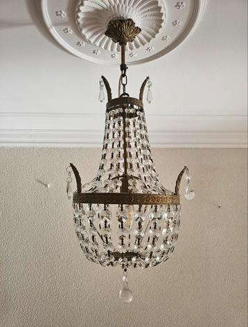 Kristallen lamp beschikbaar voor biedingen