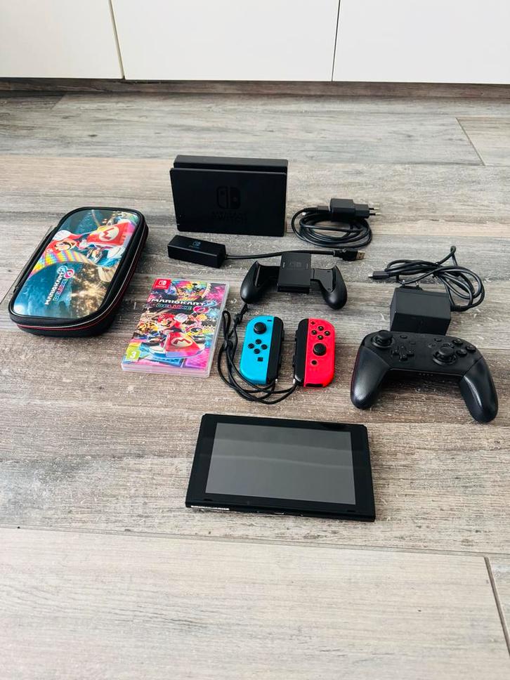 Nintendo Switch V1 + Mario Kart 8 Deluxe, Spelcomputers en Games, Games | Nintendo Switch, Gebruikt, Overige genres, 3 spelers of meer