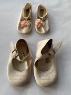 2 x jaren ‘30 babyschoentjes van o.a. Het Gouden Muiltje, Antiek en Kunst, Antiek | Kleding en Accessoires, Ophalen of Verzenden