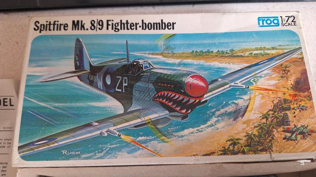 2 frog Bouwpakket oa spitfire uit 1973, Overige merken, 1:72 tot 1:144, Ophalen of Verzenden, Zo goed als nieuw