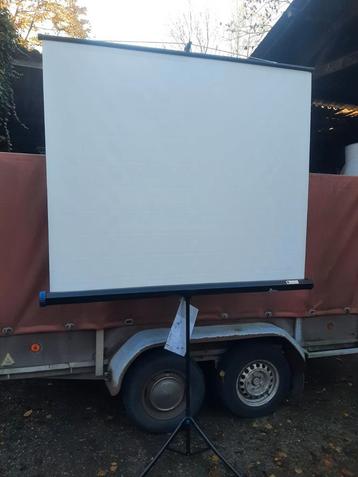 Dia projectiescherm / beamerscherm beschikbaar voor biedingen