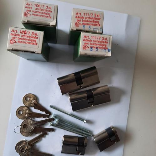 4 cilinders gelijksl. met Boorbeveiliging en politie keur, Doe-het-zelf en Verbouw, Hang- en Sluitwerk, Nieuw, Slot, Ophalen of Verzenden