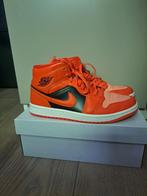 Jordan sneakers, Kleding | Dames, Schoenen, Ophalen of Verzenden, Zo goed als nieuw, Oranje, Sneakers of Gympen