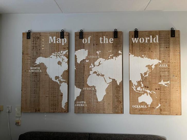 Houten wereldkaart - 3-delig wandpaneel, Huis en Inrichting, Woonaccessoires | Schilderijen, Tekeningen en Foto's, Zo goed als nieuw