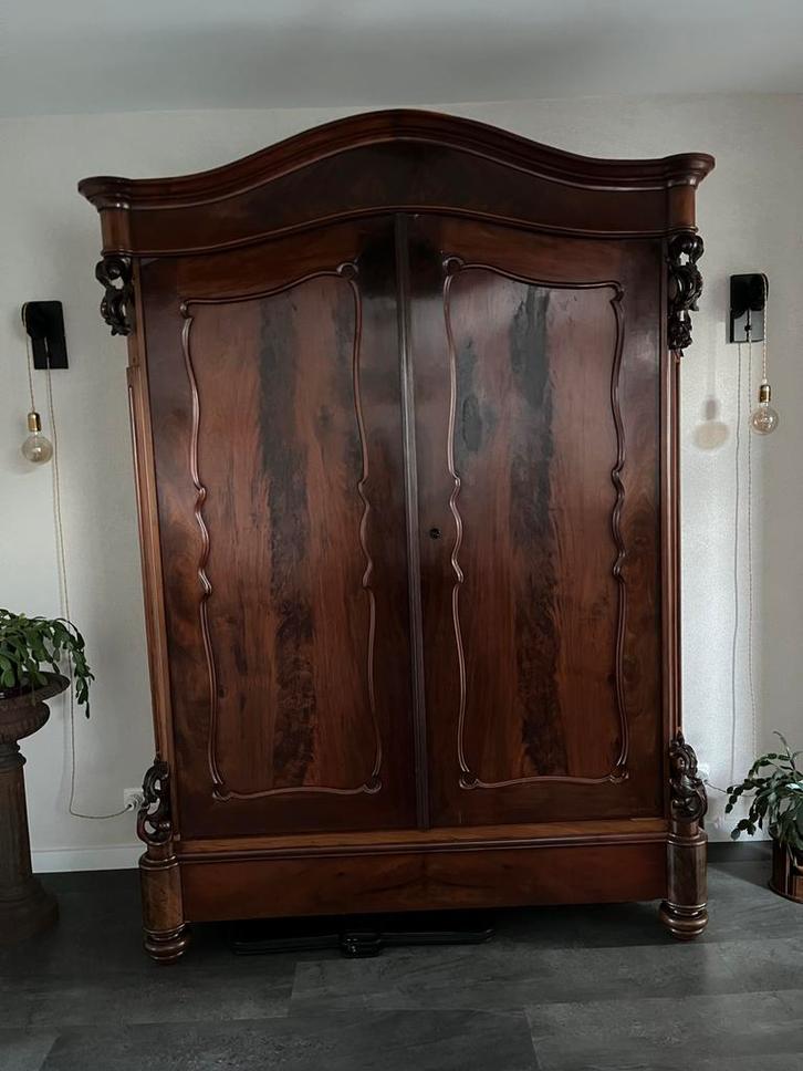 Oude antieke kast € 250,-, Antiek en Kunst, Antiek | Meubels | Kasten, Ophalen