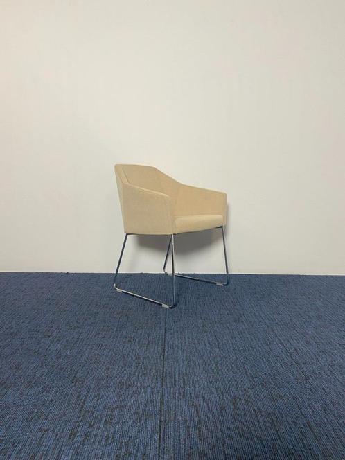 2 x Vergaderstoel Casala Parker lll, beige stoffering, Huis en Inrichting, Stoelen, Gebruikt, Twee, Stof, Overige kleuren, Ophalen