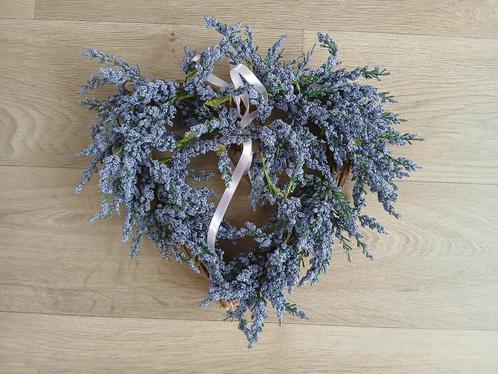 Mooie lavendel krans in hartvorm, Huis en Inrichting, Woonaccessoires | Kransen, Zo goed als nieuw, Ophalen