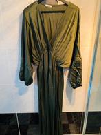 Mooie satijnen jurk, Kleding | Dames, Jurken, Maat 46/48 (XL) of groter, Ophalen of Verzenden, Zo goed als nieuw, Onder de knie