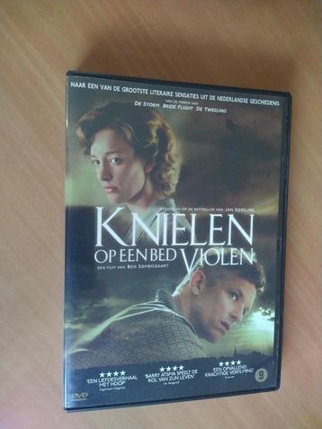 DVD Knielen op een bed violen beschikbaar voor biedingen