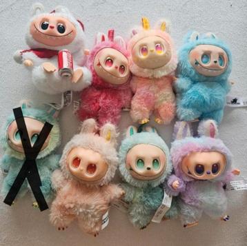 Lafufu Poppetjes  beschikbaar voor biedingen