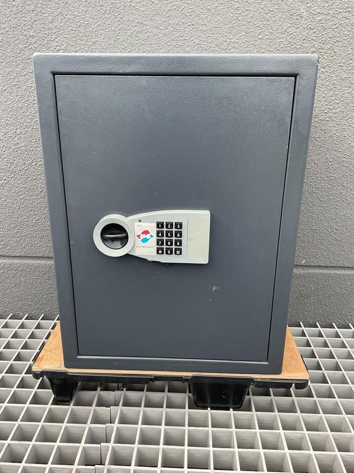 Inbraakwerende kluis van Holland Safety, Huis en Inrichting, Brandblussers en Brandkasten, Zo goed als nieuw, Ophalen
