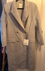 Nieuwe SANDRO Jas Maat 40 Grijs, Kleding | Dames, Jassen | Zomer, Ophalen of Verzenden, Nieuw, Maat 38/40 (M), Grijs