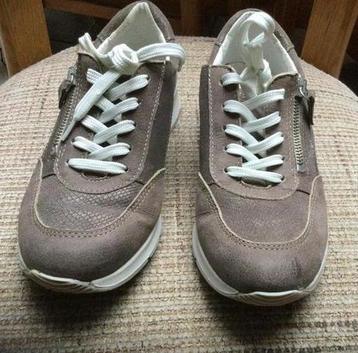 Dames leren sneakers met ritsje 👟 beschikbaar voor biedingen