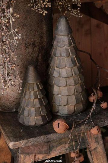 Houten kerstboom groot beschikbaar voor biedingen