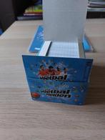 AH Onze voetbalhelden 2020-2021 volle box, Verzamelen, Ophalen of Verzenden, Nieuw, Sport