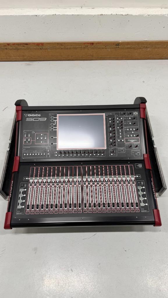 Te Koop Digital audio mixer DiGiCo SD9 / Core 2, Audio, Tv en Foto, Professionele Audio-, Tv- en Video-apparatuur, Gebruikt, Audio